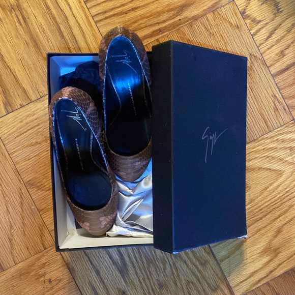 Giuseppe Zanotti bronze snakeskin heels, size 39 - Picture 6 of 11